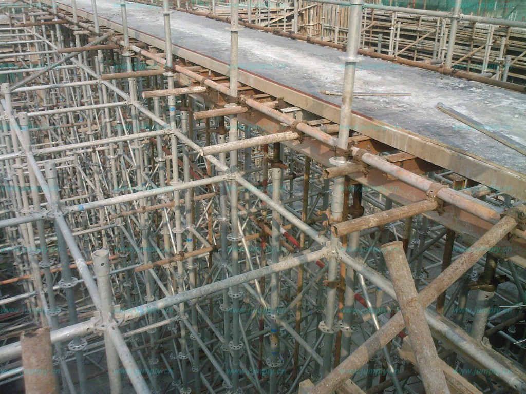 建筑鋼管腳手架大家都說好，建筑扣件不可少